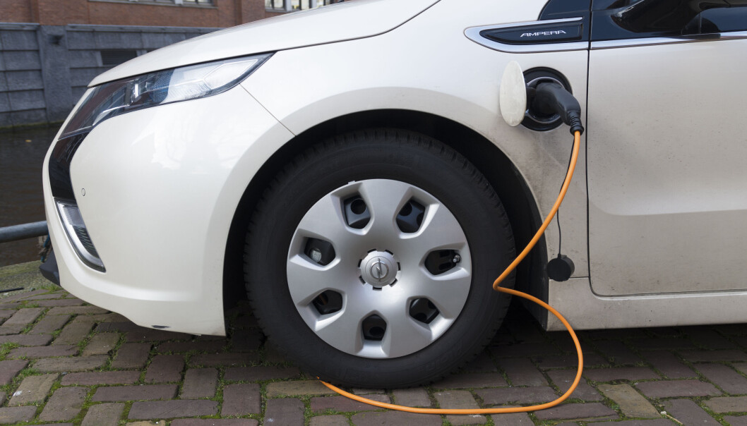 Ein bilmekanikar i dag, der 60 prosent av dei selde bilane er elektriske, er ein annan enn den som vart utdanna for tjue år sidan. Ein bilmekanikar i dag, der 60 prosent av dei selde bilane er elektriske, er ein annan enn den som vart utdanna for tjue år sidan.
