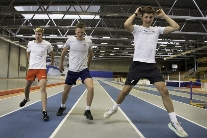 Kristian Falmål (t.v.), Vegard Jermstad og Elias Rønning Haraldsen satser på skiskyting, men vil også ha et yrkesfag i bunnen.
