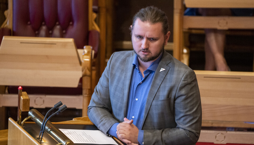 Freddy André Øvstegård (SV) mener regjeringen bør snu i avgjørelsen om rødt nivå i videregående. Freddy André Øvstegård (SV) mener regjeringen bør snu i avgjørelsen om rødt nivå i videregående.