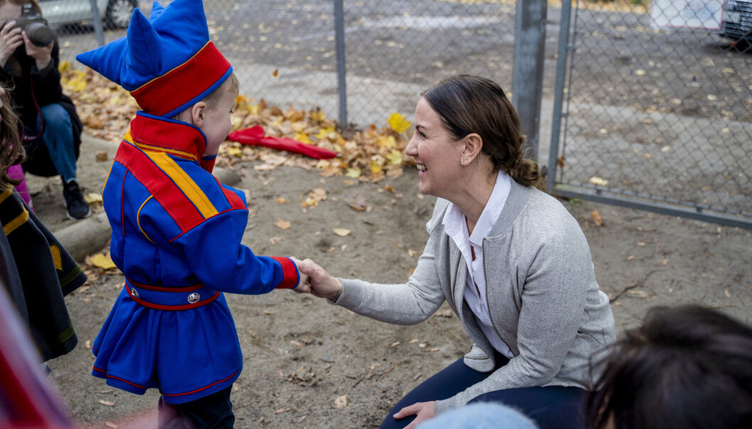 Tonje Brenna (Ap) på sitt første barnehagebesøk som kunnskapsminister i den samiske barnehage Cizáš sámi mánáidgárdi i Oslo. Tonje Brenna (Ap) på sitt første barnehagebesøk som kunnskapsminister i den samiske barnehage Cizáš sámi mánáidgárdi i Oslo.