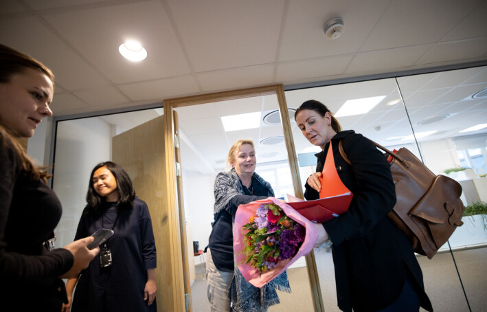 På vei hjem til bursdagsfeiring. På vei hjem til bursdagsfeiring.