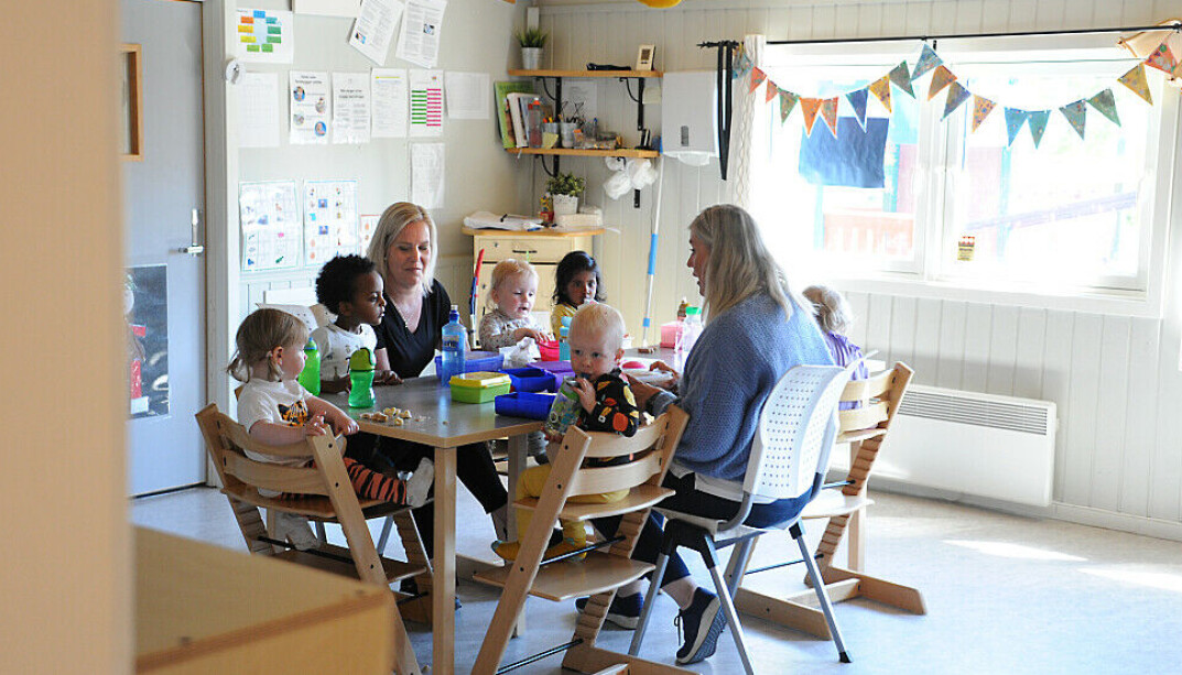 Vepseallergi og allergi mot egg, nøtter og gluten er de vanligste allergiene hos barna i Øvre Jakobsli barnehager. Pedagogisk leder Ellen Renate Sørensen (med ryggen til), Jesper, Jenny, Noel, assistent Marte Rime, Tomine, Kanmani og Ellie spiser lunsj. Vepseallergi og allergi mot egg, nøtter og gluten er de vanligste allergiene hos barna i Øvre Jakobsli barnehager. Pedagogisk leder Ellen Renate Sørensen (med ryggen til), Jesper, Jenny, Noel, assistent Marte Rime, Tomine, Kanmani og Ellie spiser lunsj.