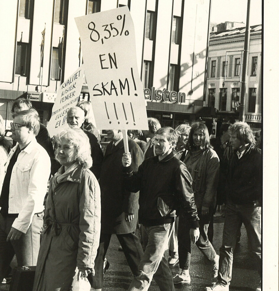 Demonstrasjon for bedre lønn på Youngstorget i Oslo i 1986.