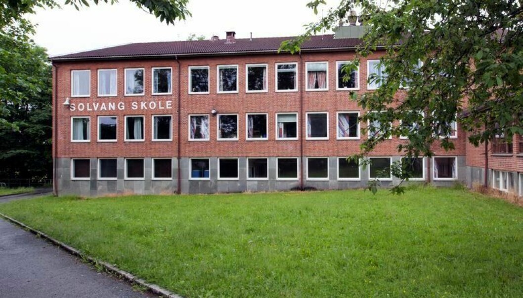 Elevene ved Solvang ungdomsskole i Asker ble sendt hjem onsdag på grunn av mangel på lærere.