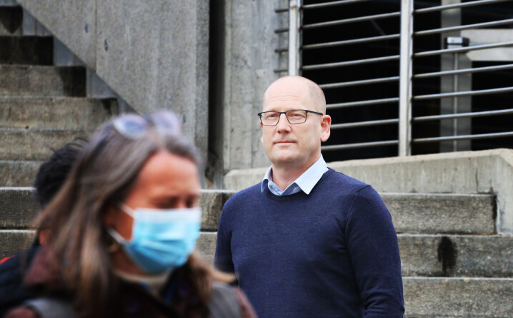 Utdanningsforbundets leder Steffen Handal krever smittetiltak i skoler og barnehager.