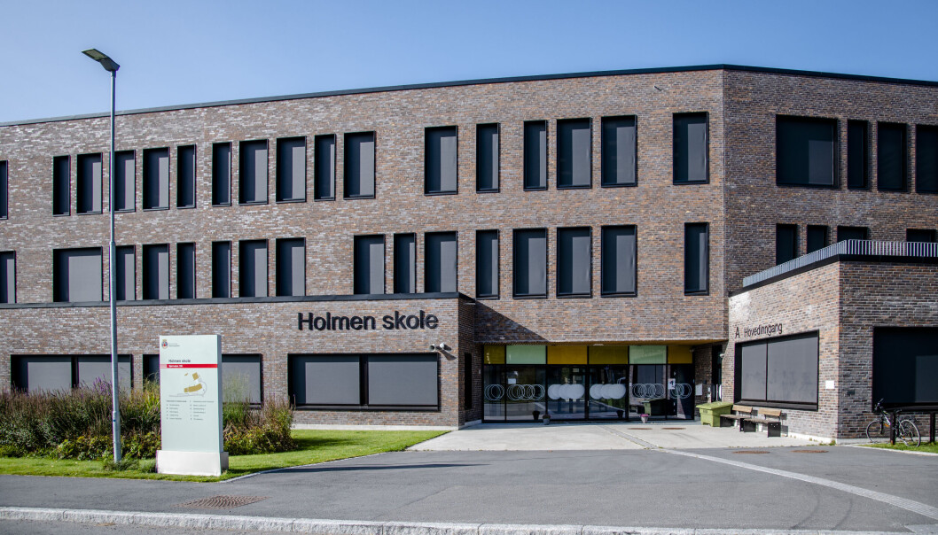 13 ansatte ved Holmen skole i Oslo er bekreftet smittet med korona. 13 ansatte ved Holmen skole i Oslo er bekreftet smittet med korona.