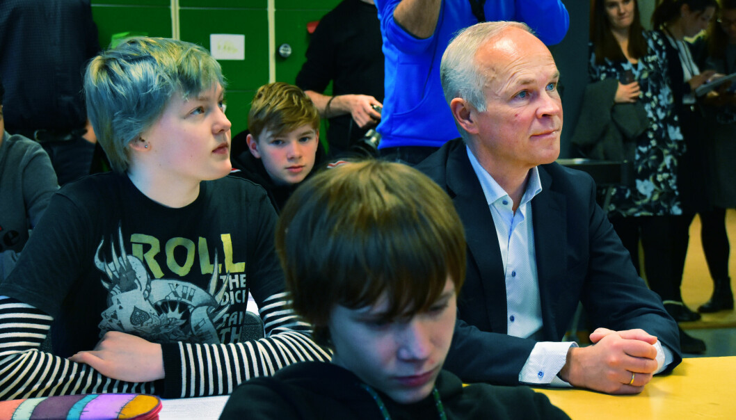 Jan Tore Sanner besøkte Jordal skole i Oslo som kunnskapsminister for å lære mer om betydningen av tid for god undervisning.