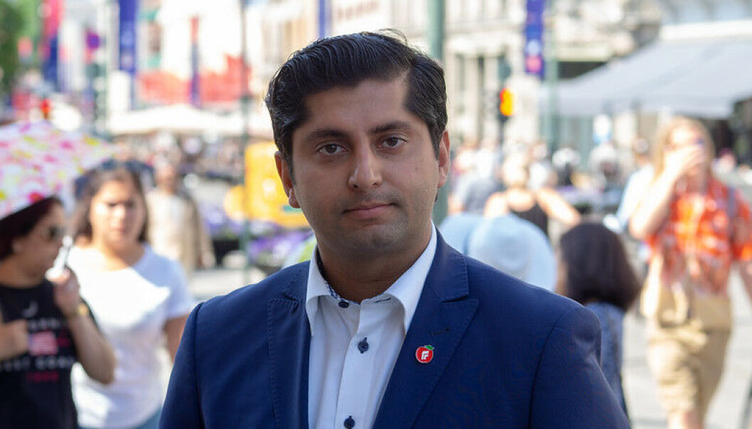 Frps Himanshu Gulati mener regjeringen må reversere karantene-unntaket for lærerne. Frps Himanshu Gulati mener regjeringen må reversere karantene-unntaket for lærerne.