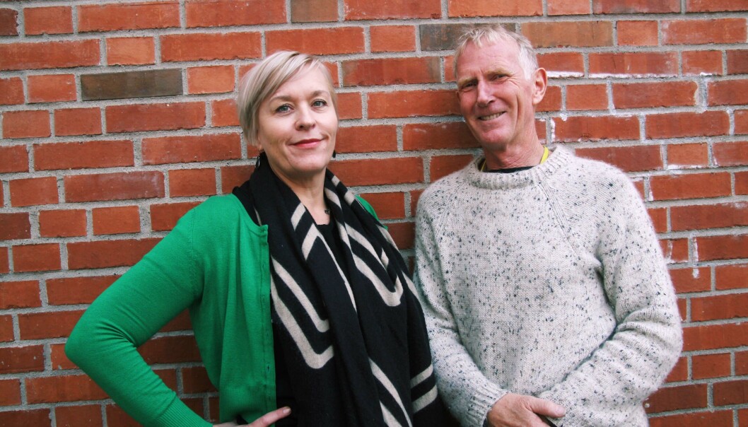 Elisabeth Holte og Baard Johannessen har vært med på å undersøke hvilke erfaringer kommunene har etter statens satsing på å stimulere til mer tverretatlig samarbeid. – Når hvert direktorat og hvert senter har tro på sin egen fortreffelighet, og lagrer på sitt eget domene, så blir det vanskelig for kommunene å finne frem og vite hvilke tiltak som bør tas i bruk, ser Baard Johannesen. Elisabeth Holte og Baard Johannessen har vært med på å undersøke hvilke erfaringer kommunene har etter statens satsing på å stimulere til mer tverretatlig samarbeid. – Når hvert direktorat og hvert senter har tro på sin egen fortreffelighet, og lagrer på sitt eget domene, så blir det vanskelig for kommunene å finne frem og vite hvilke tiltak som bør tas i bruk, ser Baard Johannesen.