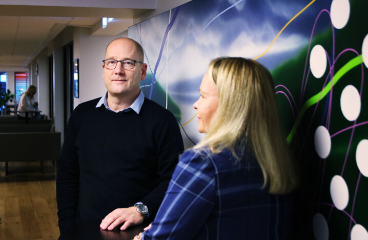Steffen Handal, leder i Utdanningsforbundet, og Hege Mygland, KS, da arbeidstidsforhandlingene startet.
