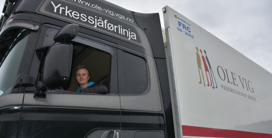 Norge trenger flere som sjåfører som kan kjøre tungtransport. Petter Bjerkli fra Stjørdal utdannet seg til yrkessjåfør på Ole Vig i Stjørdal. Også denne skolen trenger flere lærere.