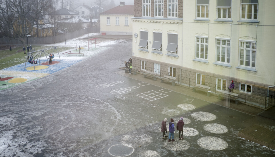 Grunnskolene i Oslo, som Tåsen skole, blir holdt på gult nivå. Grunnskolene i Oslo, som Tåsen skole, blir holdt på gult nivå.