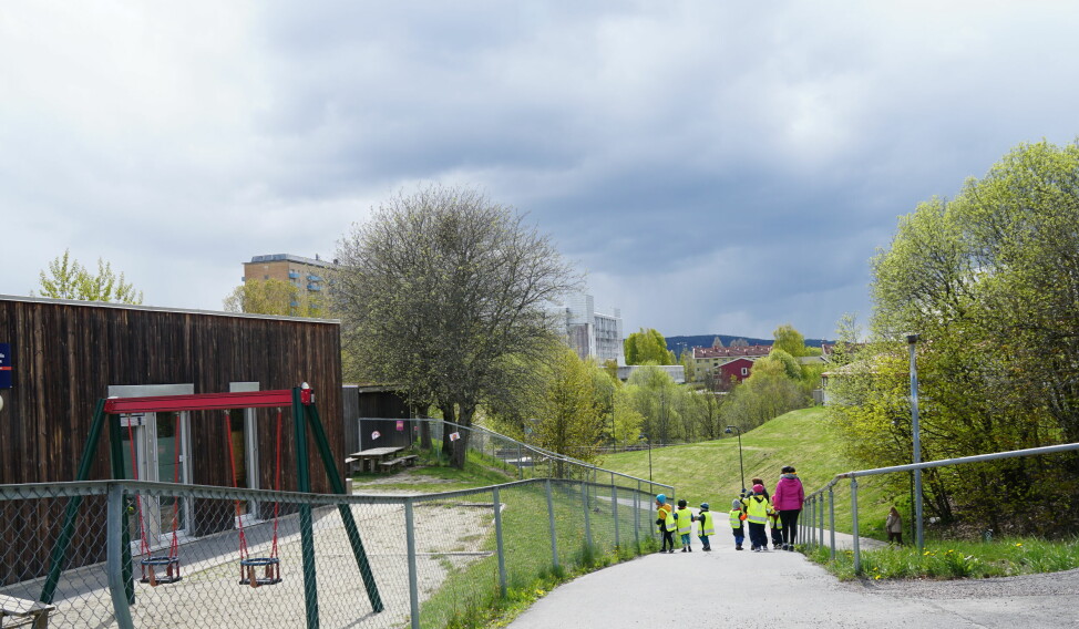 Særlig i barnehagene er det utfordrende å finne nok vikarer, forteller tillitsvalgte i Oslo, Bergen og Trondheim.