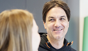 STAVANGER 08.12.2021: Et verksted p Universitetet i Stavanger driver med forkning og formidling av framtidsrettet og pedagogisk bruk av teknologi og digitale verkty i grunnskolen.Assistentene heter Caroline Pettersen og Eirik Midbe Lunde.Sjefen for verkstedet er Paolo Scarbocci.Lrerne p besk fra en skole i Strand kommune heter Eva Kristin Kolst, Bente Fisk, Janne Kristin Ksen og Gerd Nss Borka. Sistnevnte er rektor.Foto: Marie von Krogh STAVANGER 08.12.2021: Et verksted p Universitetet i Stavanger driver med forkning og formidling av framtidsrettet og pedagogisk bruk av teknologi og digitale verkty i grunnskolen.Assistentene heter Caroline Pettersen og Eirik Midbe Lunde.Sjefen for verkstedet er Paolo Scarbocci.Lrerne p besk fra en skole i Strand kommune heter Eva Kristin Kolst, Bente Fisk, Janne Kristin Ksen og Gerd Nss Borka. Sistnevnte er rektor.Foto: Marie von Krogh