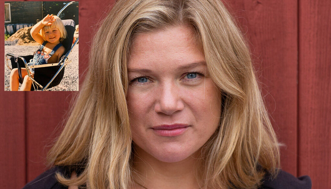 Caroline Marita Omberg (37) husker bare ett godt minne fra barnehagen, og det var da hun hadde øyekatarr og fikk sitte på fanget til en voksen når hun fikk øyedråper Caroline Marita Omberg (37) husker bare ett godt minne fra barnehagen, og det var da hun hadde øyekatarr og fikk sitte på fanget til en voksen når hun fikk øyedråper