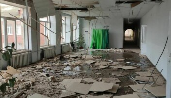 Dette var et klasserom. Nå holder skoler og barnehager i Ukraina stengt.