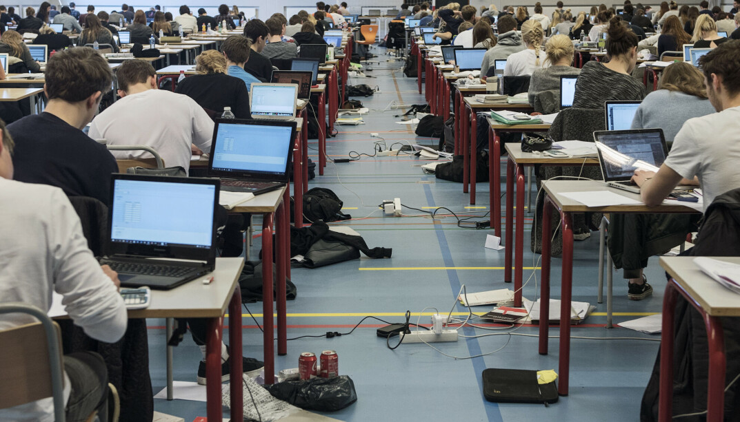 Vi vet at det har vært stor skepsis til flervalgsoppgaver i norskfaget, selv om de gir reliable resultater, skriver forfatteren. Vi vet at det har vært stor skepsis til flervalgsoppgaver i norskfaget, selv om de gir reliable resultater, skriver forfatteren.