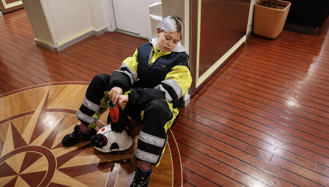 STAVANGER-HAUGESUND-BERGEN 07-08.02.2022: Fortyningslaget til Elisabeth Holen har vrt oppe siden klokken 04 i morges. N nrmer det seg midnatt, og slutt p vakten, men en siste fortyning skal gjennomfres fr skipet setter kurs mot Bergen. Foto: Marie von Krogh STAVANGER-HAUGESUND-BERGEN 07-08.02.2022: Fortyningslaget til Elisabeth Holen har vrt oppe siden klokken 04 i morges. N nrmer det seg midnatt, og slutt p vakten, men en siste fortyning skal gjennomfres fr skipet setter kurs mot Bergen. Foto: Marie von Krogh