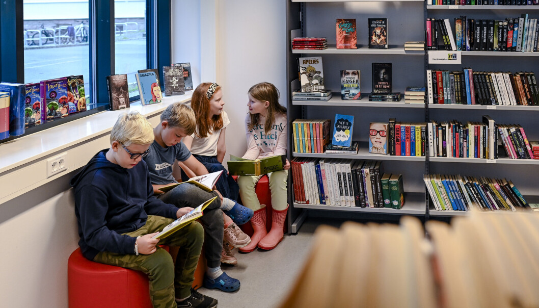 Det er ikke bare barna som kan føle seg hjemme i barnelitteraturens verden. Vi voksne kan absolutt lese barnelitteratur for fornøyelsens skyld og bli beriket av det, skriver anmelderen. Det er ikke bare barna som kan føle seg hjemme i barnelitteraturens verden. Vi voksne kan absolutt lese barnelitteratur for fornøyelsens skyld og bli beriket av det, skriver anmelderen.