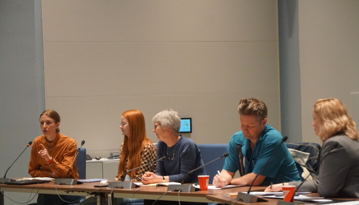 Sunniva Holmås Eidsvoll, Hannah Skare Myklebust, Therese Tynnes Fagerhaug og Simon Malkenes hadde panelsamtale om ny inntaksmodell ledet av Line Gaare Paulsen. Sunniva Holmås Eidsvoll, Hannah Skare Myklebust, Therese Tynnes Fagerhaug og Simon Malkenes hadde panelsamtale om ny inntaksmodell ledet av Line Gaare Paulsen.