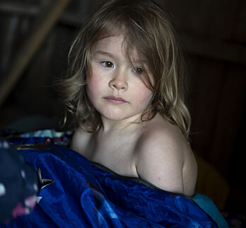 Olivia (4) får raskt varmen i soveposen. Olivia (4) får raskt varmen i soveposen.