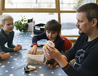 Barnehagebarna tryller om reinsdyrbein og tørkede klover til instrumenter