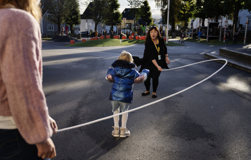 Alle førsteklassinger skal få gratis SFO i tolv timer hver uke, opplyser Kunnskapsdepartementet. Alle førsteklassinger skal få gratis SFO i tolv timer hver uke, opplyser Kunnskapsdepartementet.