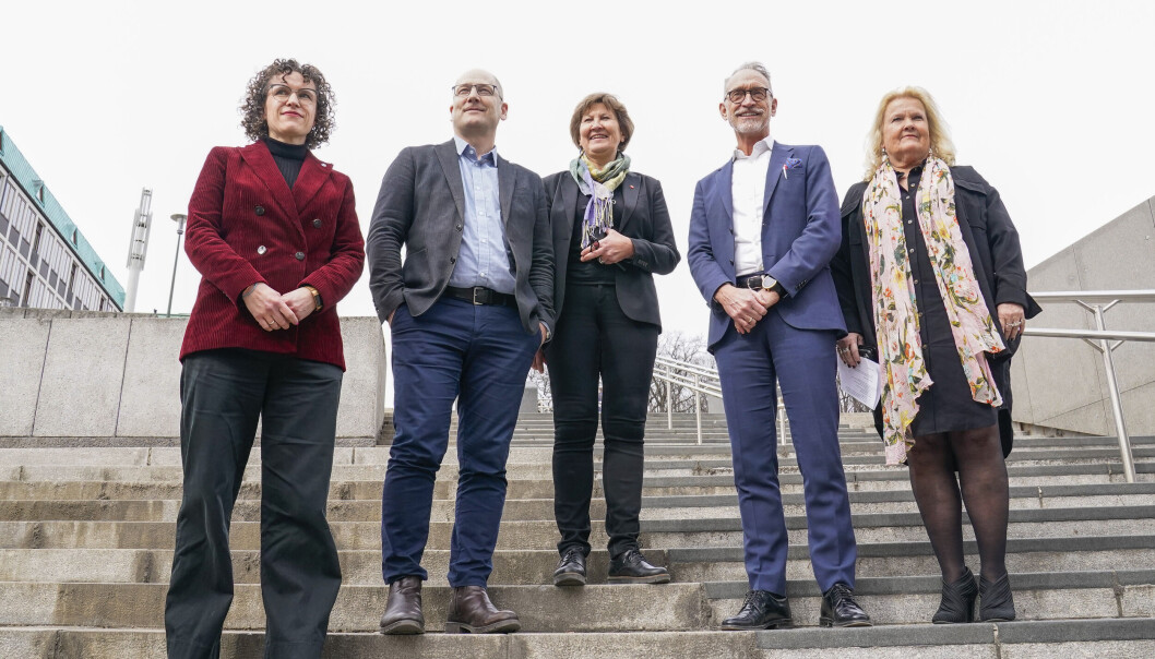 F.v.: Tonje Leborg fra Akademikerne kommune, Steffen Handal fra Unio, Mette Nord fra Fagforbundet, Tor Arne Gangsø fra KS og Lizzie Ruud Thorkildsen fra YS kommune ved starten av tariffoppgjøret i kommunesektoren onsdag. F.v.: Tonje Leborg fra Akademikerne kommune, Steffen Handal fra Unio, Mette Nord fra Fagforbundet, Tor Arne Gangsø fra KS og Lizzie Ruud Thorkildsen fra YS kommune ved starten av tariffoppgjøret i kommunesektoren onsdag.
