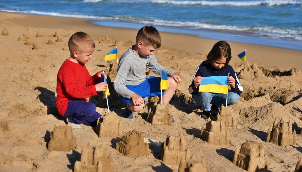 Ukrainian refugee children place Ukrainian flags on tops of sand castles at the beach of Sant Salvador in Vendrell. Conceding with the celebration of Orthodox Easter, a group of Ukrainian refugees including children in Vendrell has made sandcastles on the beach of Sant Salvador, each sand castle symbolizing the death of a child during the Russian invasion of Ukraine. It also shows the castles that the deceased children will never be able to build. (Photo by Ramon Costa / SOPA Images/Sipa USA) Ukrainian refugee children place Ukrainian flags on tops of sand castles at the beach of Sant Salvador in Vendrell. Conceding with the celebration of Orthodox Easter, a group of Ukrainian refugees including children in Vendrell has made sandcastles on the beach of Sant Salvador, each sand castle symbolizing the death of a child during the Russian invasion of Ukraine. It also shows the castles that the deceased children will never be able to build. (Photo by Ramon Costa / SOPA Images/Sipa USA)