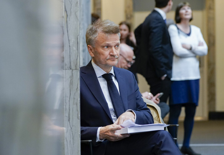Koronakommisjonens leder Egil Matsen før overleveringen av kommisjonens rapport til statsministeren.
