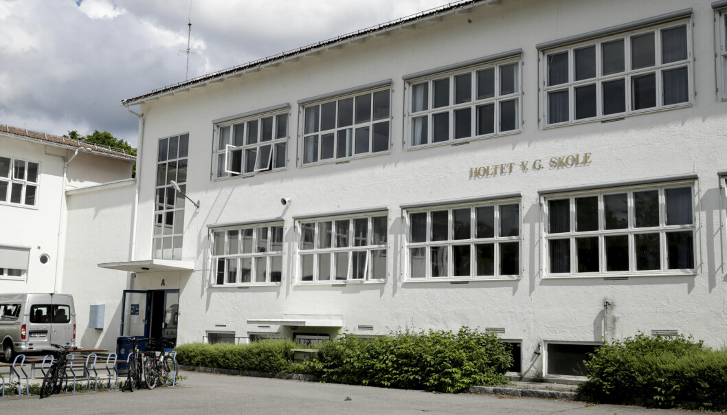 Flere elever ved Holtet videregående skole i Oslo skal ha fått skader under en politiøvelse i fjor.