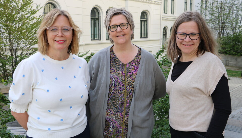 Hege Sevatdal for oppvekst og kunnskap i Oslo kommune (f.v.), barnehagesjef Malin Iversen i Vestre Toten kommune Monica Stenseth og kommunalsjef for barnehage i Stavanger sier rapporten om hva som er viktig for at barn skal ha det trygt i barnehagen, vil gi et godt kunnskapsgrunnlag når de utvikler barnehagepolitikken fremover.