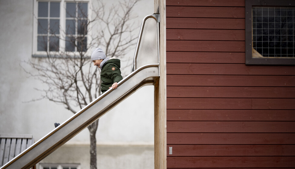 Trondheim kommune klarer også å skaffe ukrainske barn skoleplass innen fire uker. Oleksandra er en av de som har fått plass. – Ennå er ikke antallet ukrainske barn i Trondheims barnehager og skoler stort, men kommunen forbereder seg på økt antall utover året, sier oppvekstsjef Lasse Arntsen. .