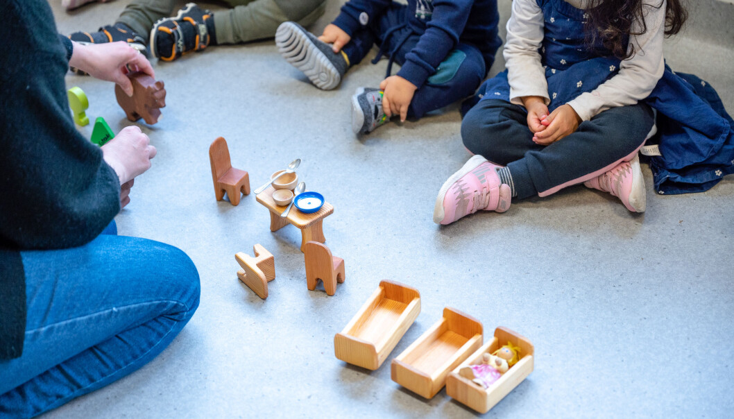De yngste flyktningbarna kan måtte vente lengre på å få barnehageplass, enn de litt eldre som skal ut i skolen må. De yngste flyktningbarna kan måtte vente lengre på å få barnehageplass, enn de litt eldre som skal ut i skolen må.