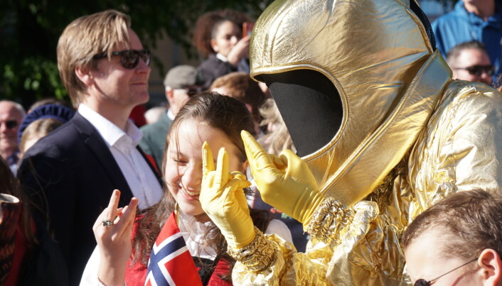 Fikk lære fingertriks med DJ Astronaut. Fikk lære fingertriks med DJ Astronaut.