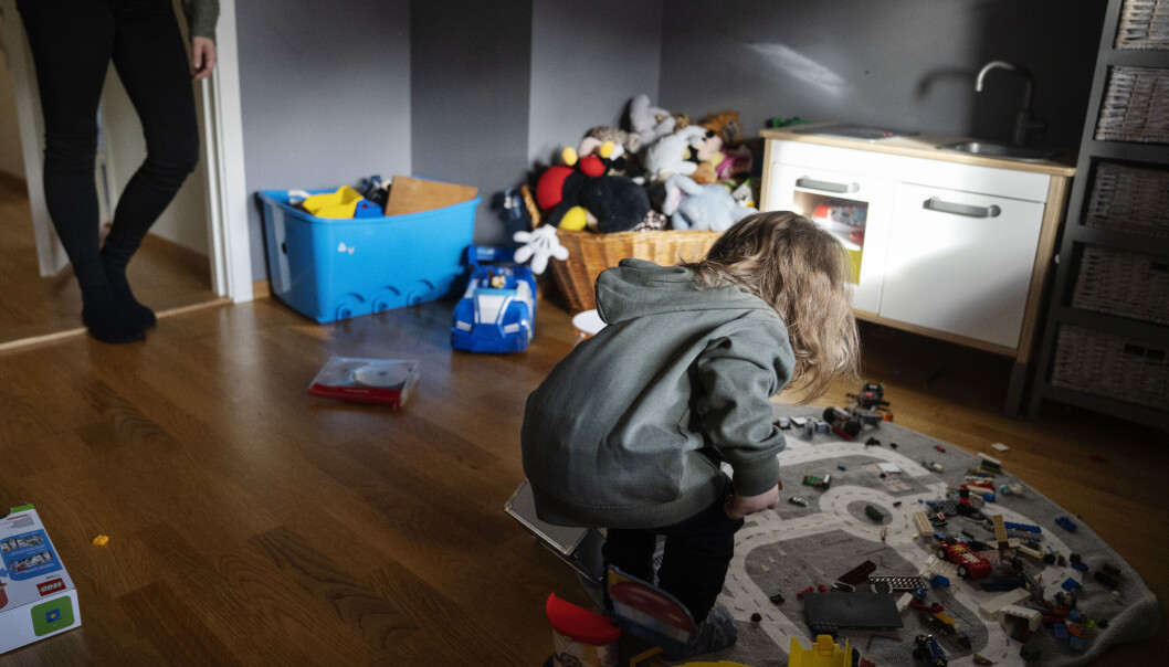 Hanne har brutt med barnas far, som er rusmisbruker, og har flyttet til et nytt sted og begynt på nytt. Samarbeidet med barnehagen var vanskelig i starten. Barna og moren er anonymisert på bildene av hensyn til barna. Hanne har brutt med barnas far, som er rusmisbruker, og har flyttet til et nytt sted og begynt på nytt. Samarbeidet med barnehagen var vanskelig i starten. Barna og moren er anonymisert på bildene av hensyn til barna.