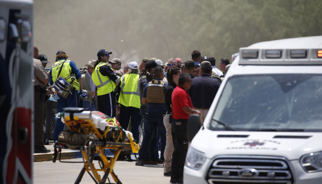 Ambulansepersonell til stede ved Robb Elementary School etter skoleskytingen i Uvalde, Texas. Ambulansepersonell til stede ved Robb Elementary School etter skoleskytingen i Uvalde, Texas.