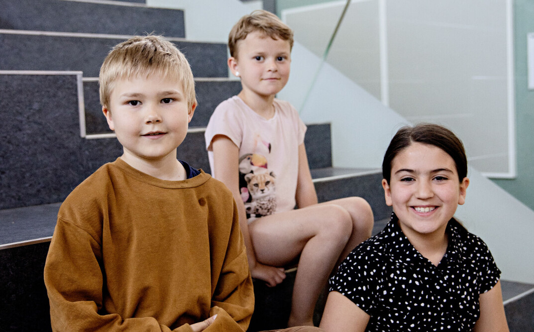 De elsker dannelsesdagene som gir et avbrekk fra klasserommet, og de synes det er flott å få raskere hjelp med to pedagoger i klasserommet. Fra venstre Aksel, Kaya og Enisa. De elsker dannelsesdagene som gir et avbrekk fra klasserommet, og de synes det er flott å få raskere hjelp med to pedagoger i klasserommet. Fra venstre Aksel, Kaya og Enisa.