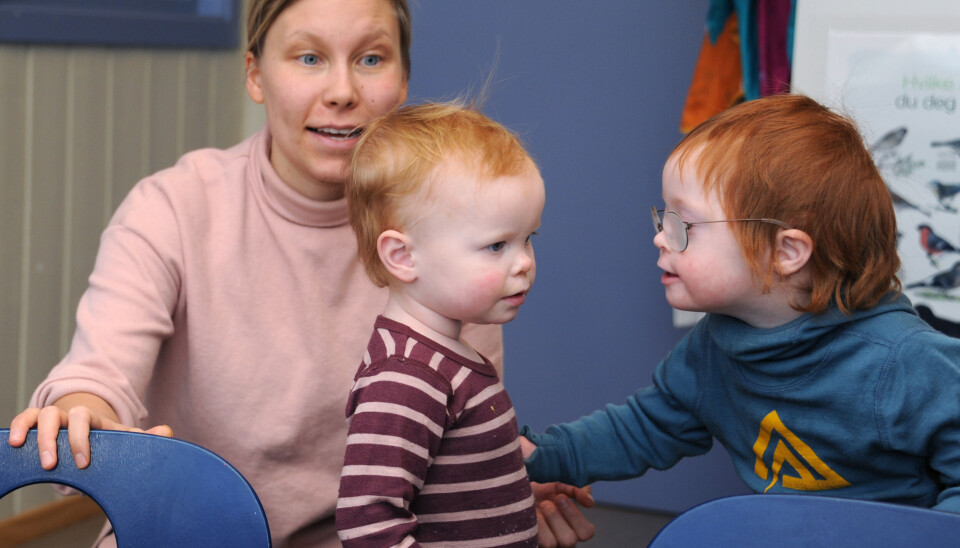 Det er ikke så ofte alle fire sitter stille ved bordet samtidig: Pia (5) (t.v.), Maja (2), Filip (3) og Linus (2). Det er ikke så ofte alle fire sitter stille ved bordet samtidig: Pia (5) (t.v.), Maja (2), Filip (3) og Linus (2).
