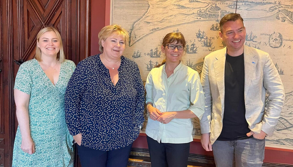 Tina Bru, Erna Solberg og Henrik Asheim lærte om frihetsforsøket i barnehagene av Helsingørs borgermester Benedikte Kiær (KF)