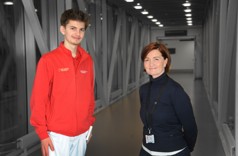 Mona synes det er spennende å følge Adrians utvikling. Og Adrian setter stor pris på alltid å kunne spørre veilederen sin hvis det er noe han lurer på.