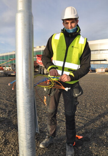 – Jeg kommer fra en typisk håndverkerfamilie, og oldefaren min på 85 er fortsatt elektriker, forteller Alexander Ringstrøm. – Jeg kommer fra en typisk håndverkerfamilie, og oldefaren min på 85 er fortsatt elektriker, forteller Alexander Ringstrøm.