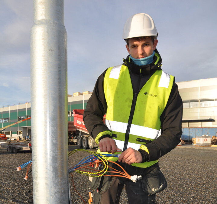 – Jeg kommer fra en typisk håndverkerfamilie, og oldefaren min på 85 er fortsatt elektriker, forteller Alexander Ringstrøm.