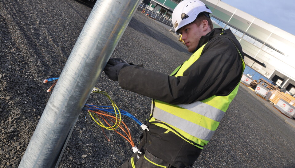 – Det var faren min som overtalte meg til å begynne på elektrofag, forteller Emmet Syversen (18) fra Sarpsborg.