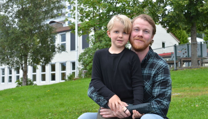 Màni Brynjarsson med pappa Brynjar Gudmundsson. Màni Brynjarsson med pappa Brynjar Gudmundsson.