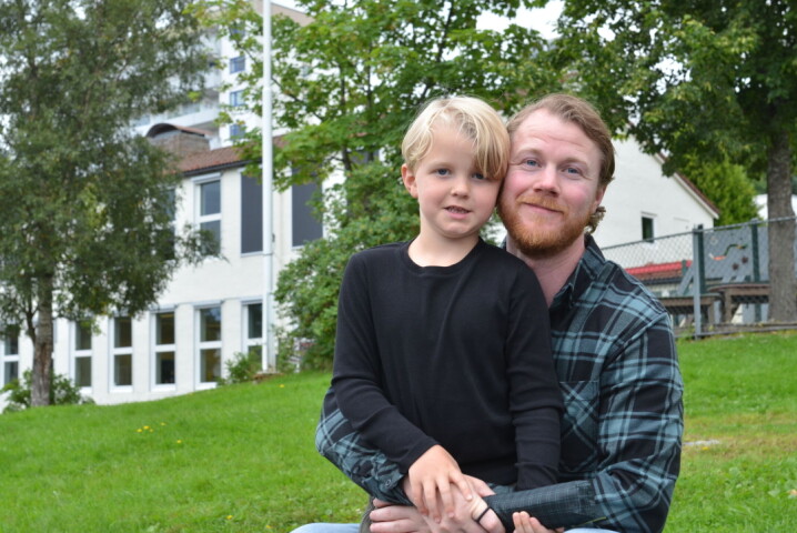 Màni Brynjarsson med pappa Brynjar Gudmundsson.