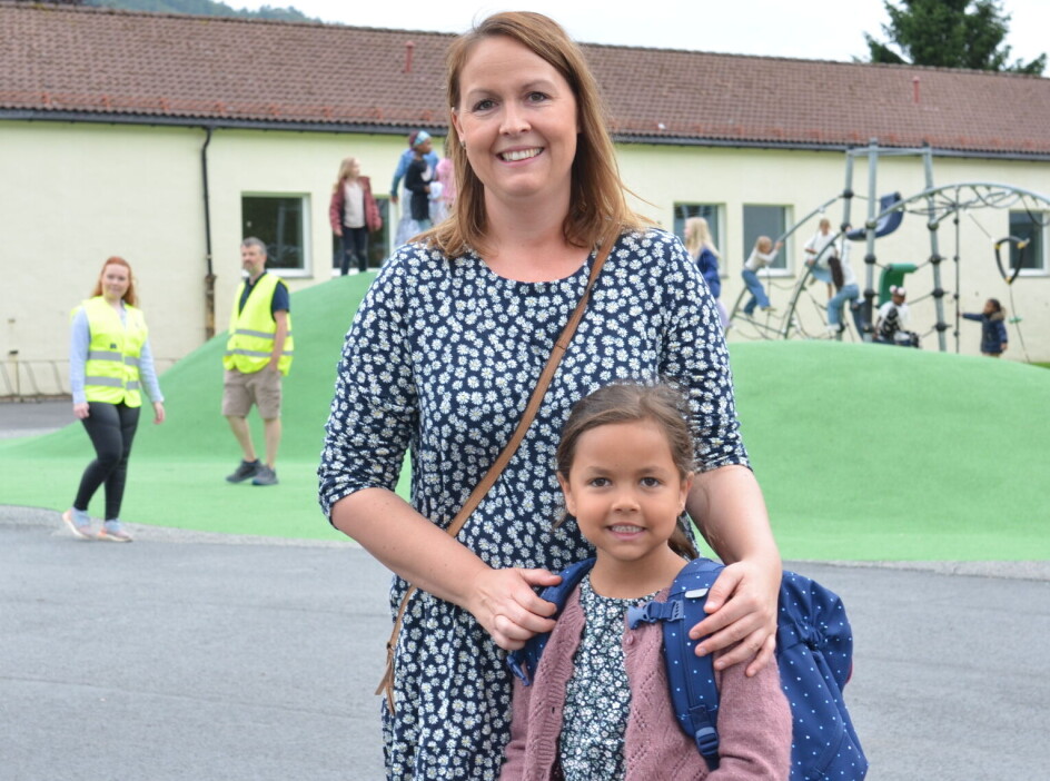 Nina Uteng håper Slettebakken skole ikke blir tatt ut i streik i år. Her med datteren Hanna Millian Uteng.
