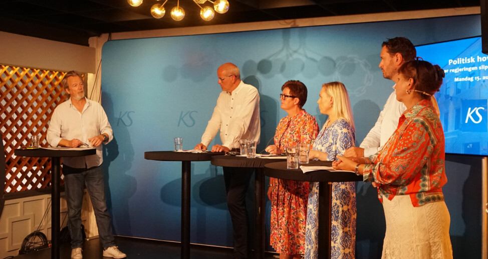 Kjell Erik Saure ledet debatten mellom Jon Sannes Andersen, Heidi Greni, Lene Vågsli, Helge André Njåstad og Gunn Marit Helgesen.