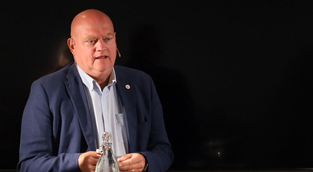 Stig Johannessen under Skolelederforbundets frokostmøte under Arendalsuka. Der la de frem medarbeiderundersøkelsen. Stig Johannessen under Skolelederforbundets frokostmøte under Arendalsuka. Der la de frem medarbeiderundersøkelsen.