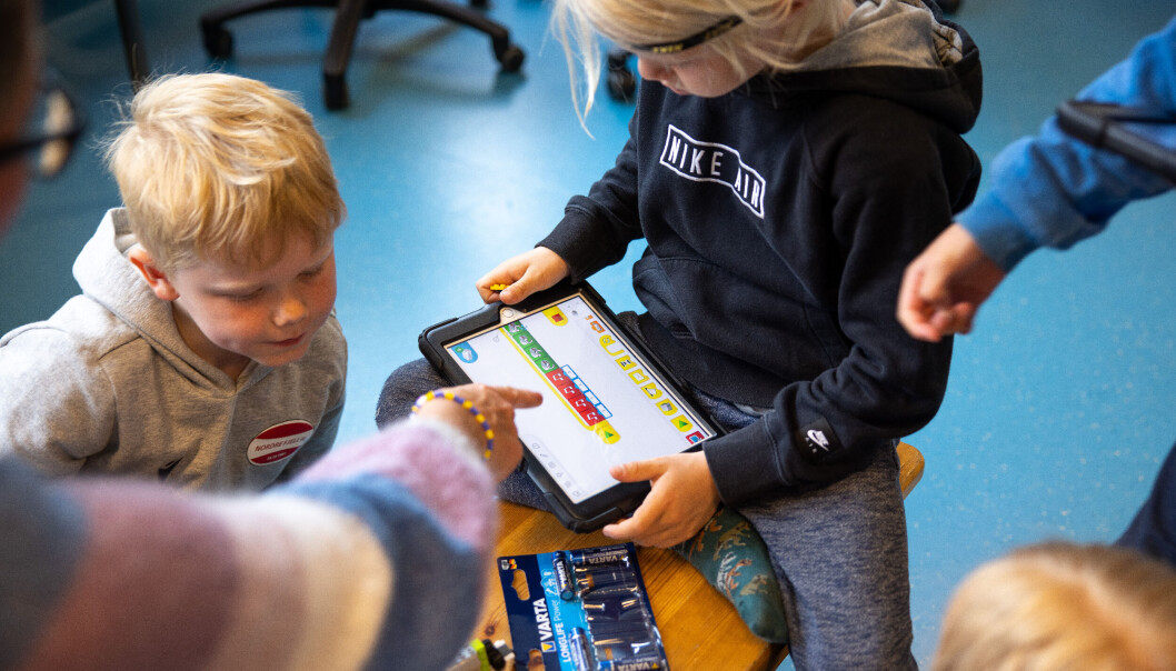 Er det tomt batteri eller feil blåtann- tilkopling som er årsaka til at legofrosken ikkje oppfører seg som han skal? Er det tomt batteri eller feil blåtann- tilkopling som er årsaka til at legofrosken ikkje oppfører seg som han skal?